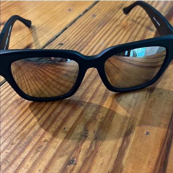 Diff Bella II Matte Black Beige Mirror Polarized Sunglasses SOLD OUT ONLINE - Picture 6 of 7